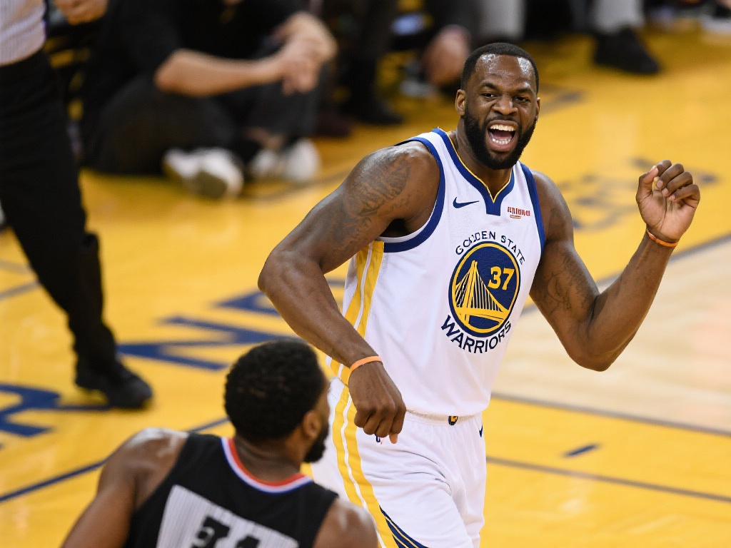 美媒曝光格林G6G7疯狂犯规时刻:行为令人震惊 德拉蒙德·格林,这位金州勇士的明星球员,